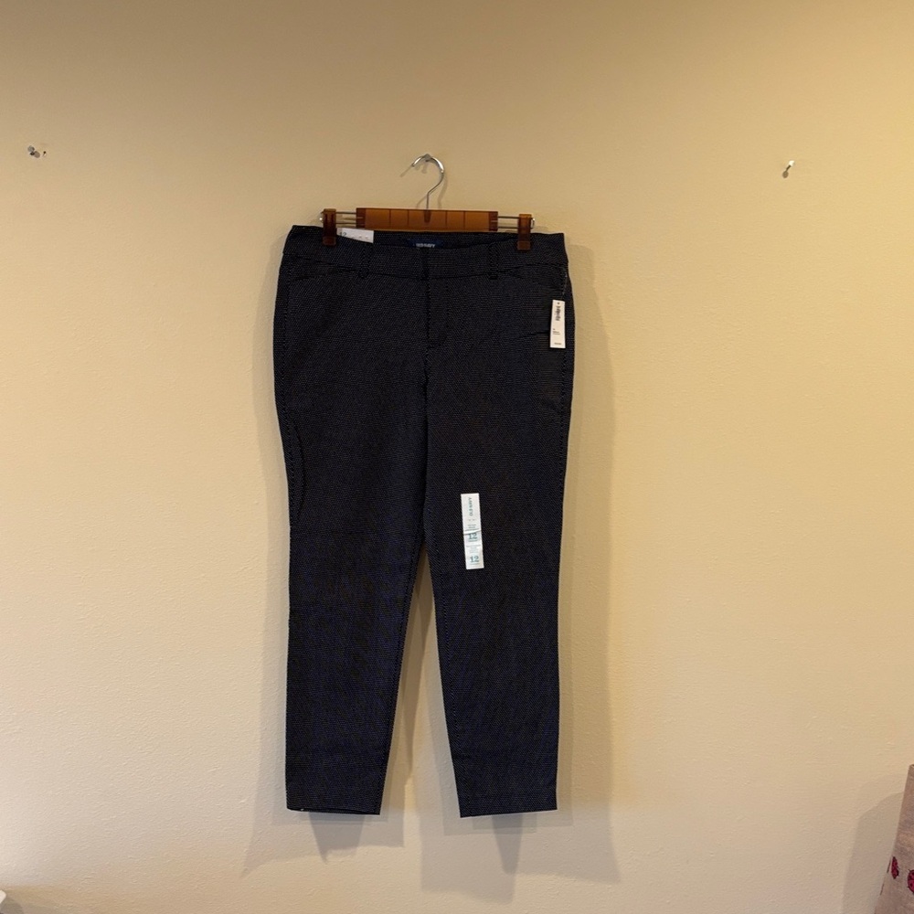 Old Navy Women’s Pixie Ankle Length Pants